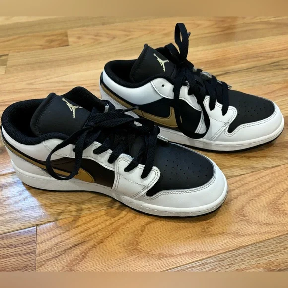 Nike Air Jordan 1 Low White/Metallic Gold-Black Size 5Y - Picture 2 of 6
